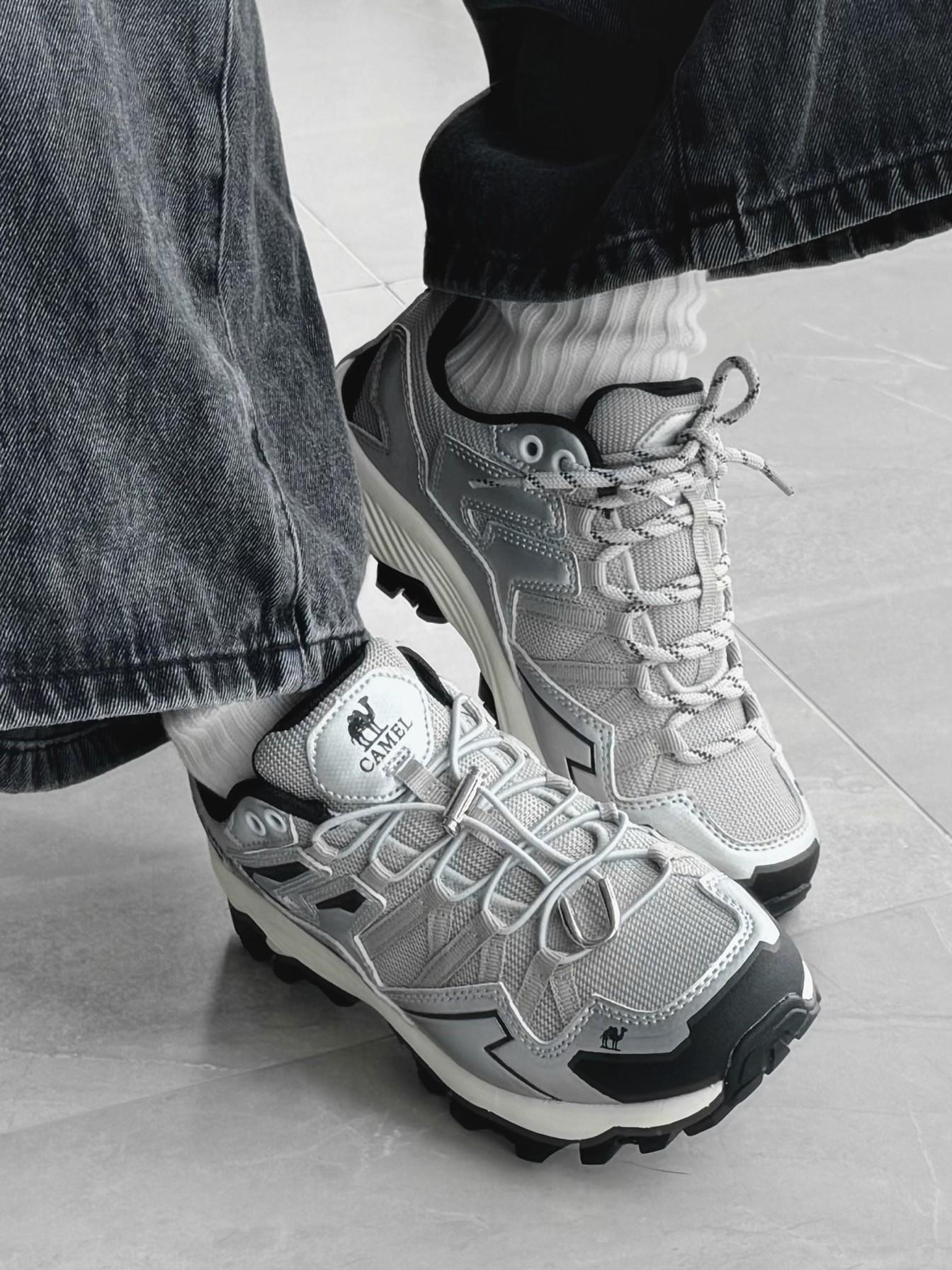 骆驼金属银!果然弹力带适配一切银色鞋💿